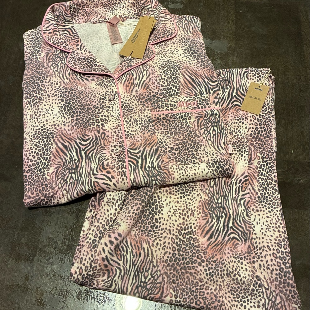 SKIMS Pink and White Patterned Pajama Set - Picture 2 of 2